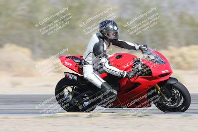 media/Dec-01-2025-Moto Forza (Mon) [[2daa91e15f]]/3-Beginner Group/Session 2 (Turn 7 Inside Pans)/